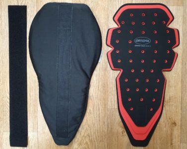 mit Bezug und Klettstreifen für die Befestigung in der Kombi